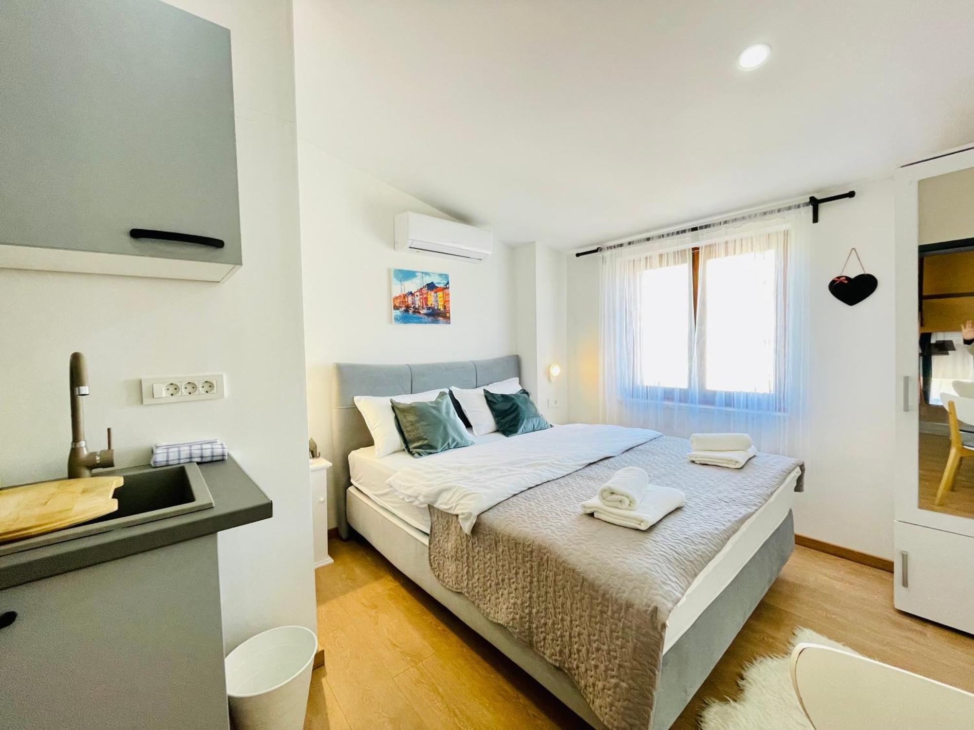 Astraluxe Apartment *