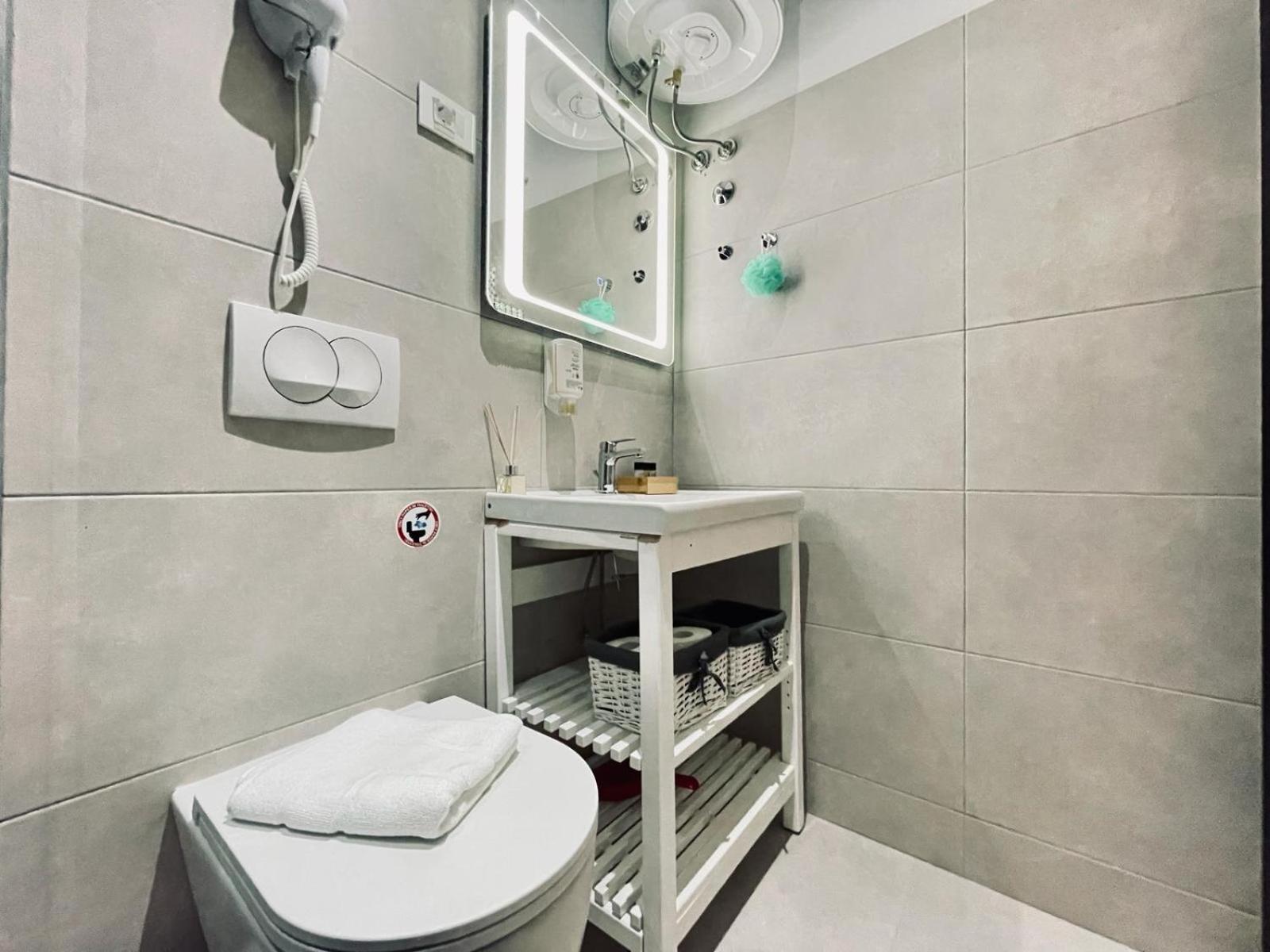 Astraluxe Apartment *